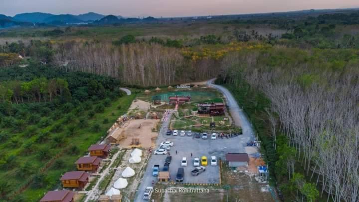 Raina Bualuang Cafe & Farm Stay Ban Na No Exterior photo