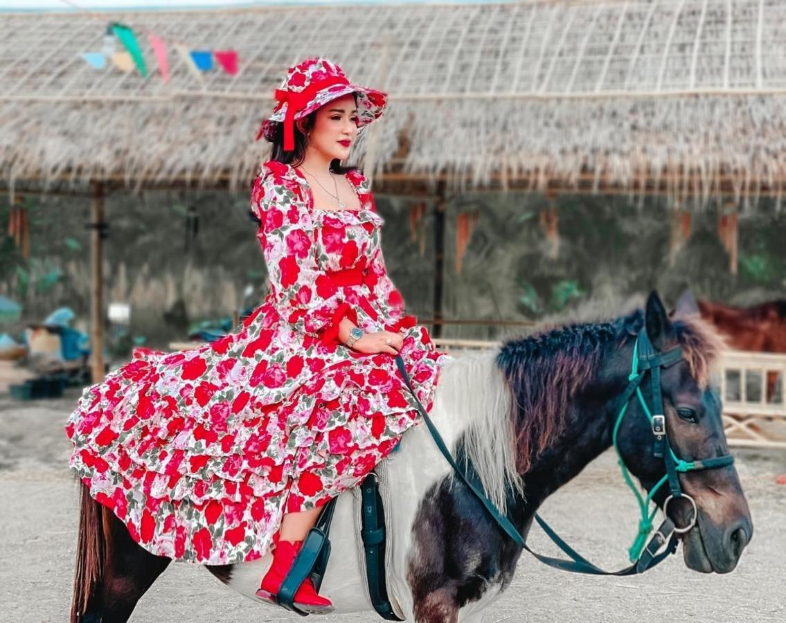 Raina Bualuang Cafe & Farm Stay Ban Na No Exterior photo