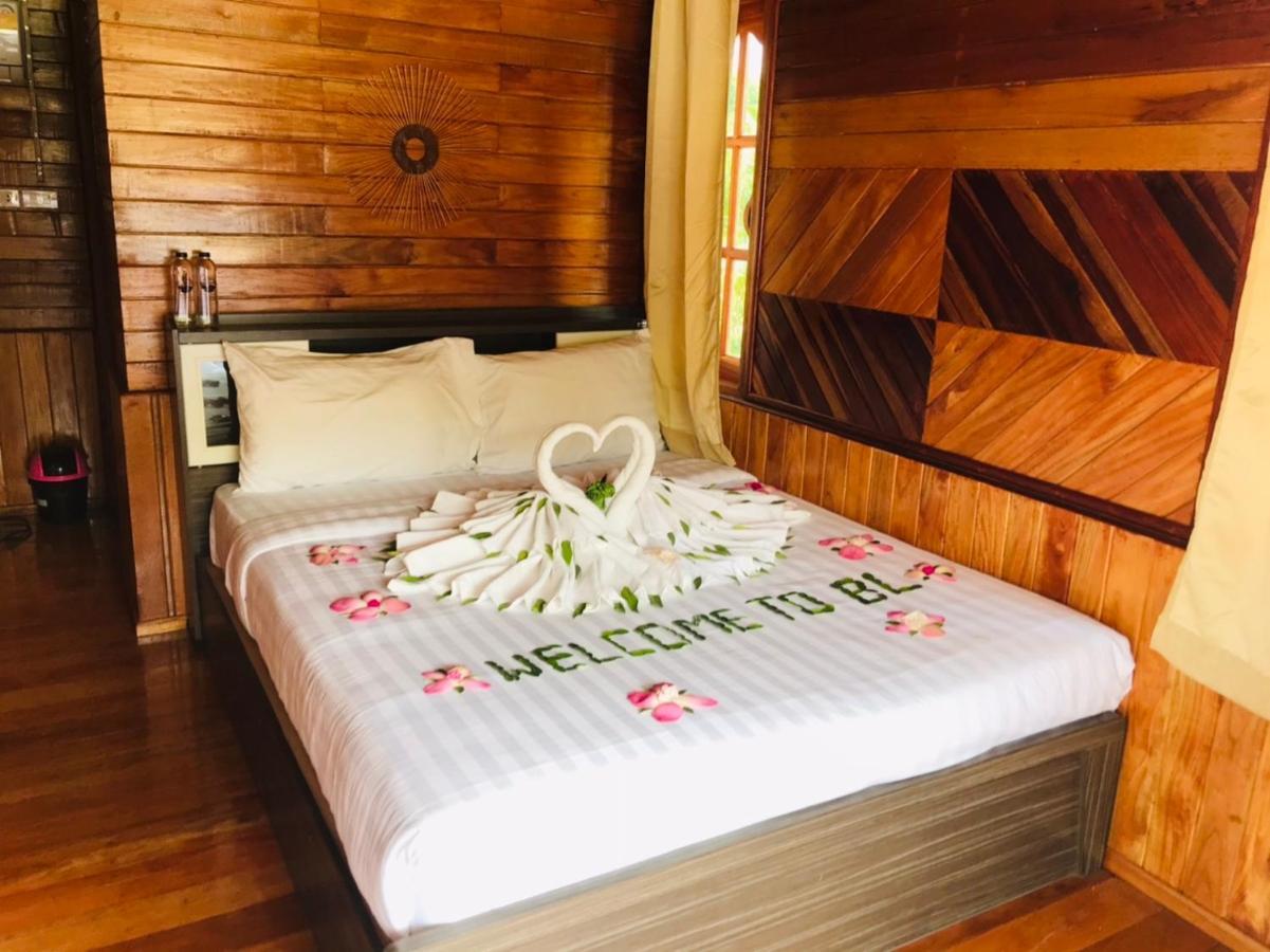 Raina Bualuang Cafe & Farm Stay Ban Na No Exterior photo