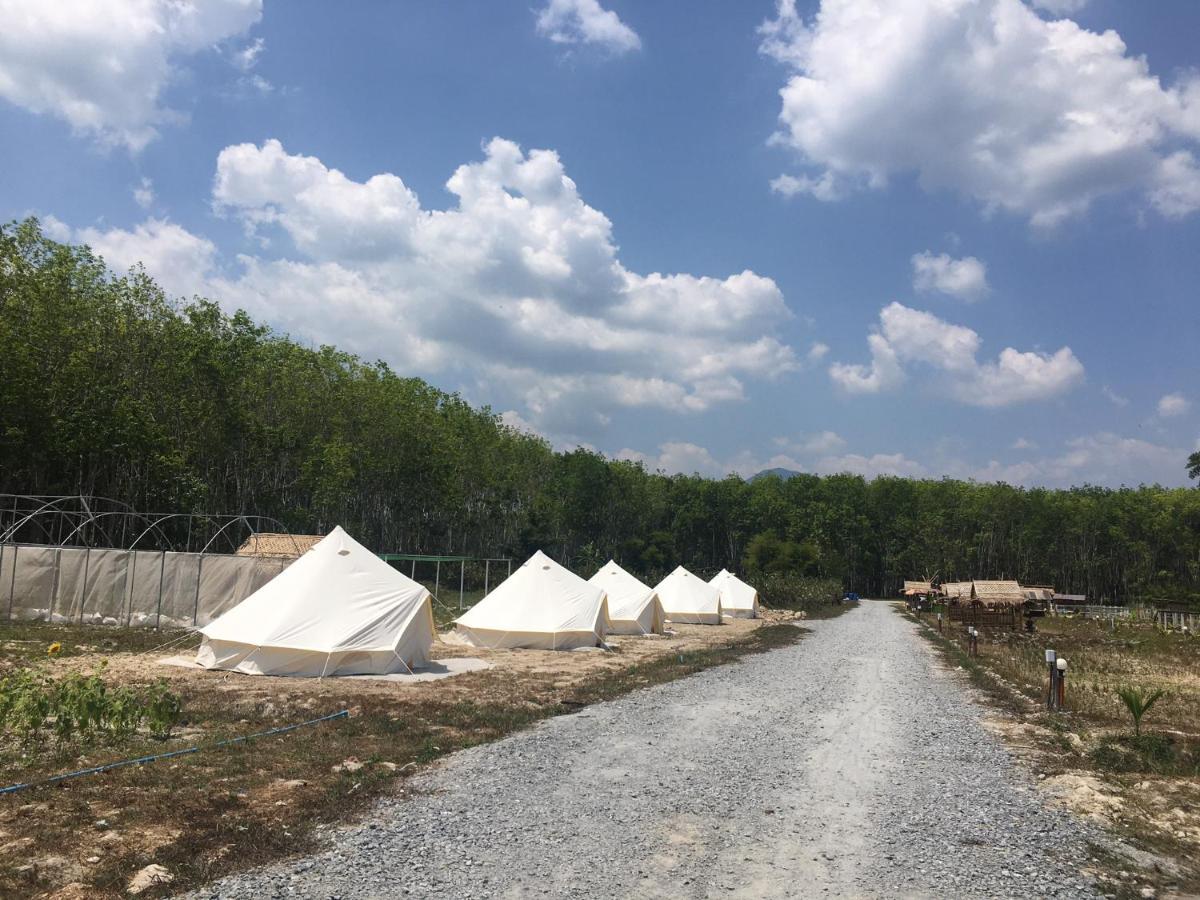 Raina Bualuang Cafe & Farm Stay Ban Na No Exterior photo