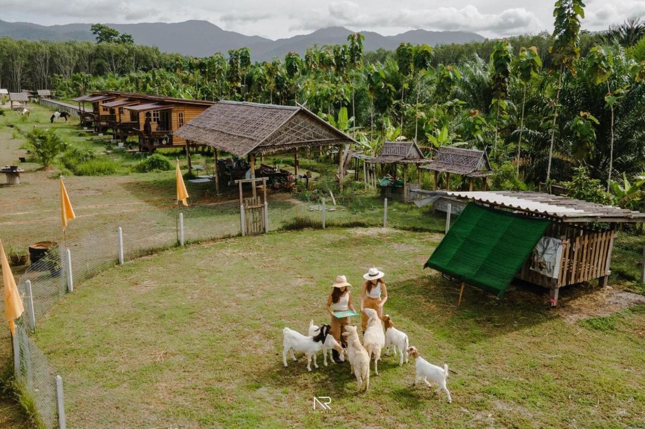 Raina Bualuang Cafe & Farm Stay Ban Na No Exterior photo