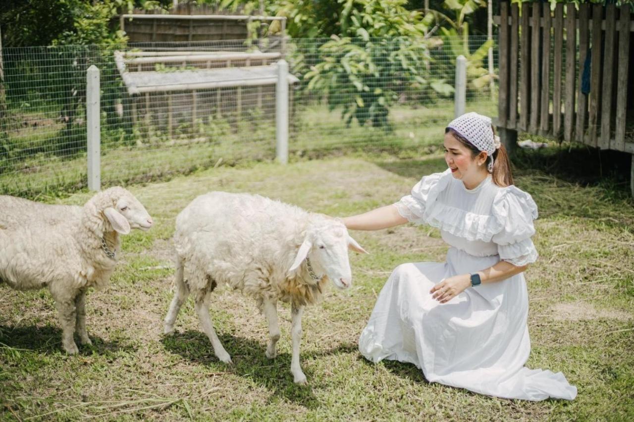 Raina Bualuang Cafe & Farm Stay Ban Na No Exterior photo